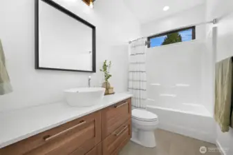 Upstairs full bathroom