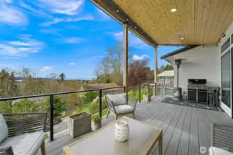 Upper level deck with heat and plumbed gas BBQ