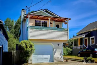 Front view of home
