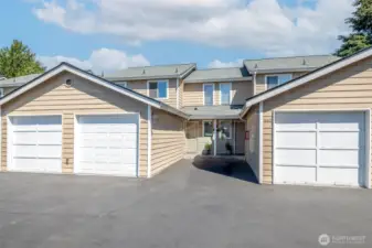 Stable neighborhood: Many long-term homeowners in the community, reflecting pride of ownership and neighborhood consistency.