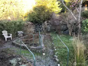 Handrails throughout the entire yard