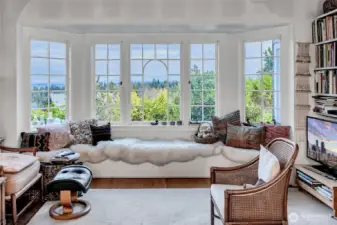 Living room overlooking huge back garden/yard connecting to 2-car garage on alley.