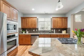 With a gas cooktop, granite countertops, and stainless steel appliances, this kitchen is perfect for meal prep and entertaining.