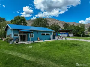 Columbia River view home on one acre