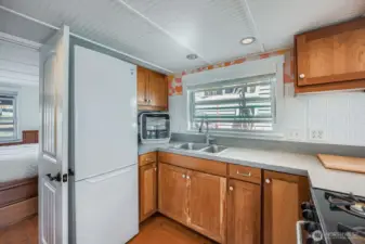 I love this countertop dishwasher and the space in the kitchen is wonderful...