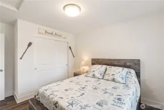 2nd bedroom, closet
