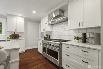 Large gas cooktop with and over sized oven