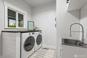 Fantastic laundry area and the washer and dryer stay