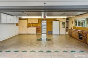 Heated garage with tile floor
