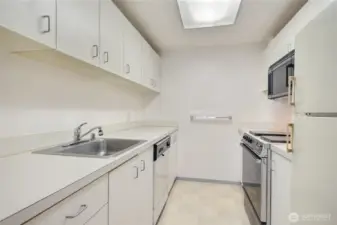 Galley Kitchen. Hardly used by the owner.