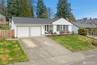 Sitting proudly above the street, this rambler will bring you an easy, single level lifestyle.