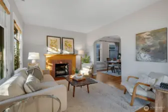 Rounded arched entrance to the dining room space.