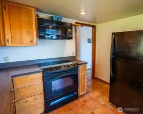 Kitchen, main level, door to main entryway