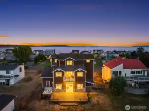 Island escape with sweeping views of Mount Rainier and Puget Sound