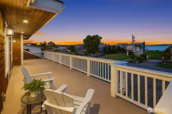 Expansive view decks—perfect for entertaining and watching the sunset.