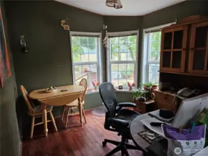 Kitchen eating space