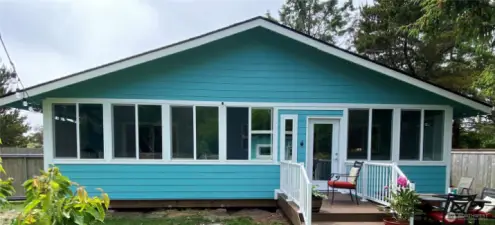 Rear view of the home.