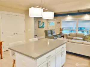 Island with eating bar.