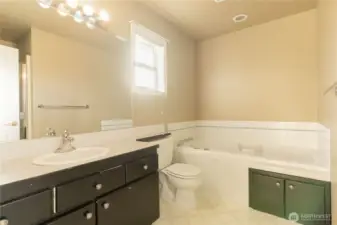 Primary Bath w Tub