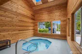 Common amenities include a clubhouse with spa/jacuzzi.