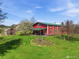 Beautiful end-of-the-road, creekside setting.