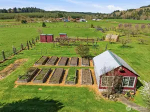 The absolute dream GARDEN HOUSE as calling it a greenhouse is an understatement! Raised beds and garden house for the most demanding of gardeners!