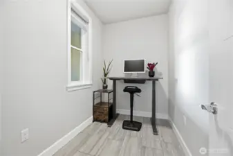 Flex space off entry is currently used as an office/den, but offers many possibilities.