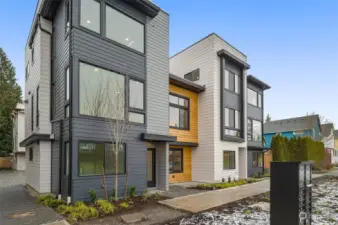 Welcome to Ivy North, where modern design meets Seattle’s vibrant lifestyle. Secure your dream home in this stunning enclave today!