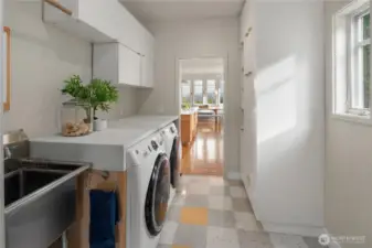 Beautiful Laundryroom with heated floors.