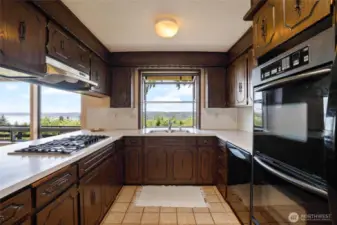 It would not be hard to prepare a meal with views like these.