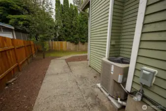 Walkway to side of house