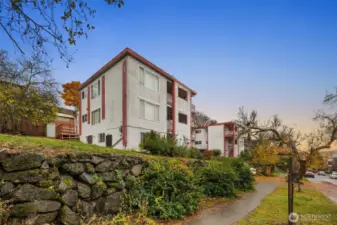 Side view of vacant 3000+ sq ft lot