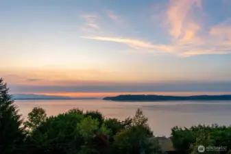 Don't let another day go by where you miss this sunset! Schedule your showing today!