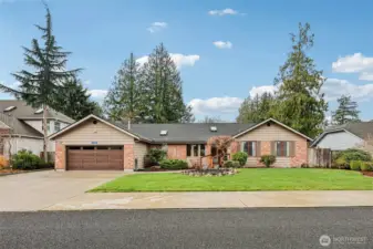 Welcome to 12465 Wedgewood Dr, in the sought-after Skagit Golf and Country Club.