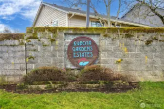 Unique community of 27 homes nearby the 20 acre Kubota Gardens