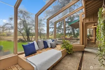 Sunroom off the kitchen w/hot tub