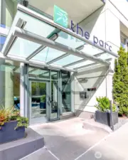 entrance with 24hrs concierge