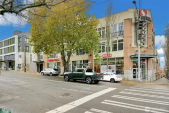 Proximity to area shopping has no equal! Safeway, Metropolitan Market, CVS, Key Arena, McCaw Hall ! It's all just steps away !