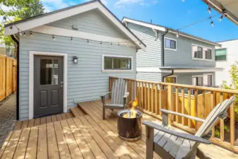 Deck connecting home and detached garage