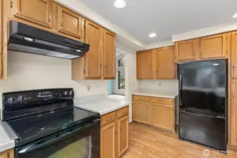EFFICIENT KITCHEN, ABUNDANT COUTER SPACE AND STORAGE.