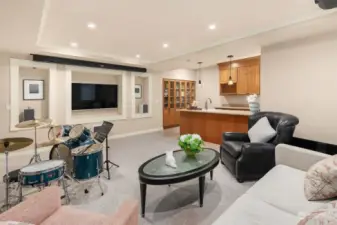 Rec/media room: Complete with a wet bar, creating an ideal space for relaxation and entertainment. Movie night, anyone?