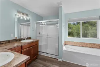 En suite primary bath