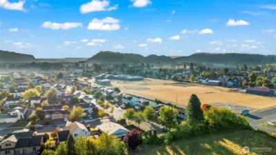 Walking distance to schools & downtown