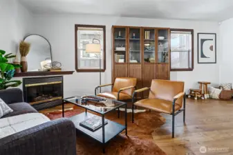 Cozy Livingroom with Gas Fireplace