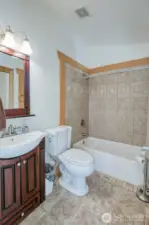 Main floor full bathroom