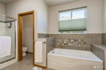 Soaking tub with beautiful tiled surround