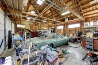 4 bay 1200 square foot shop with 100 amp service
