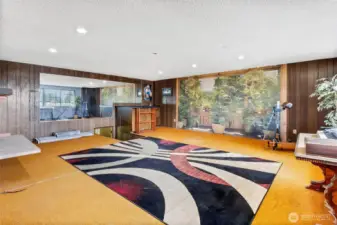 Wet bar, great room for entertaining.
