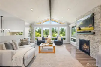 Stunning golf course views through floor-to-ceiling windows.