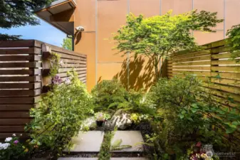 Private Zen Garden - Fully Fenced!